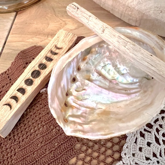 STUNNING PEARLIZED ABALONE PAUPAU SEASHELL Palo Santo SET - Picture 1 of 3